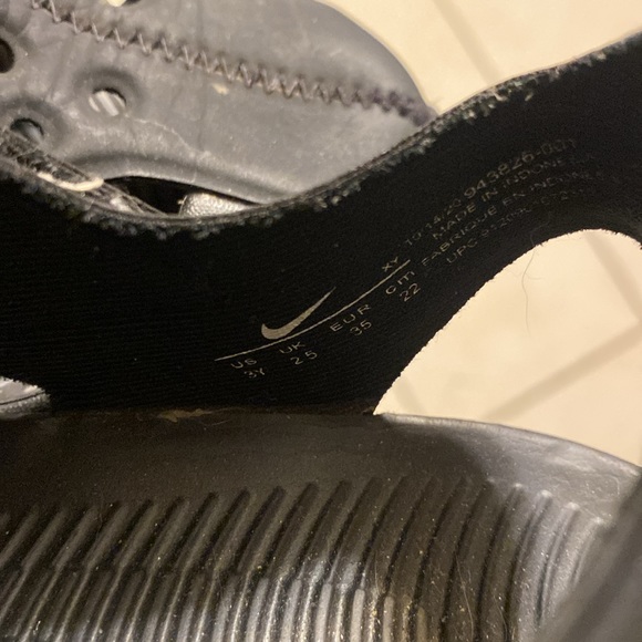 Children’s 3Y Nike Black Velcro Sandals - Picture 3 of 3